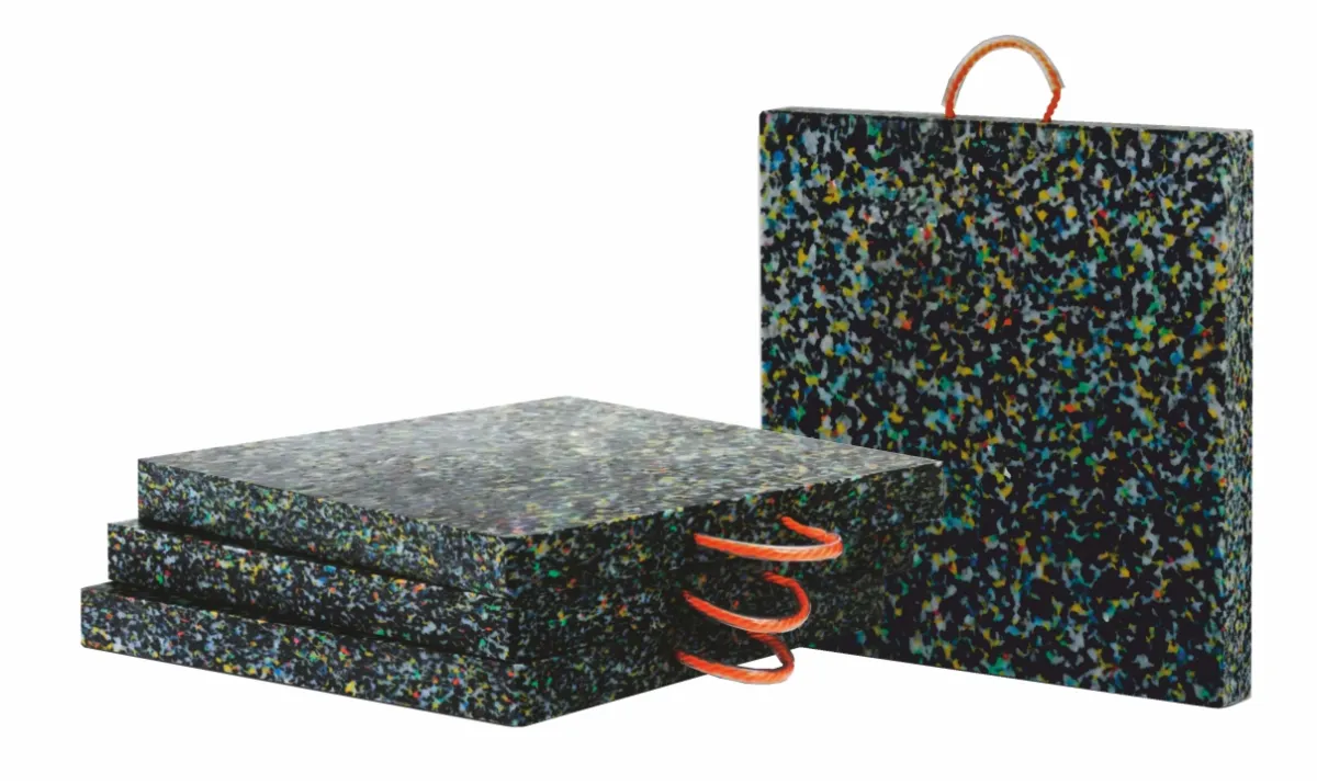Nagysűrűségű HDPE és UHMW-PE műanyag letalpaló alátétek beépített textil fogantyúval mobil autódarukhoz és betonpumpákhoz | Texem Kft.