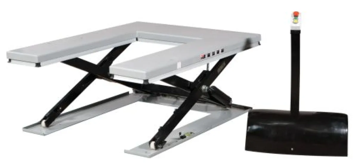 Silverstone SU U-profilú lapos elektrohidraulikus emelőasztal | Texem Silverstone SU típusú gödörfúrás nélkül telepíthető, U-alakban kivágott platformú, 400 V-os lapos statikus emelőpad 1080 mm belső villahosszúsággal | Texem