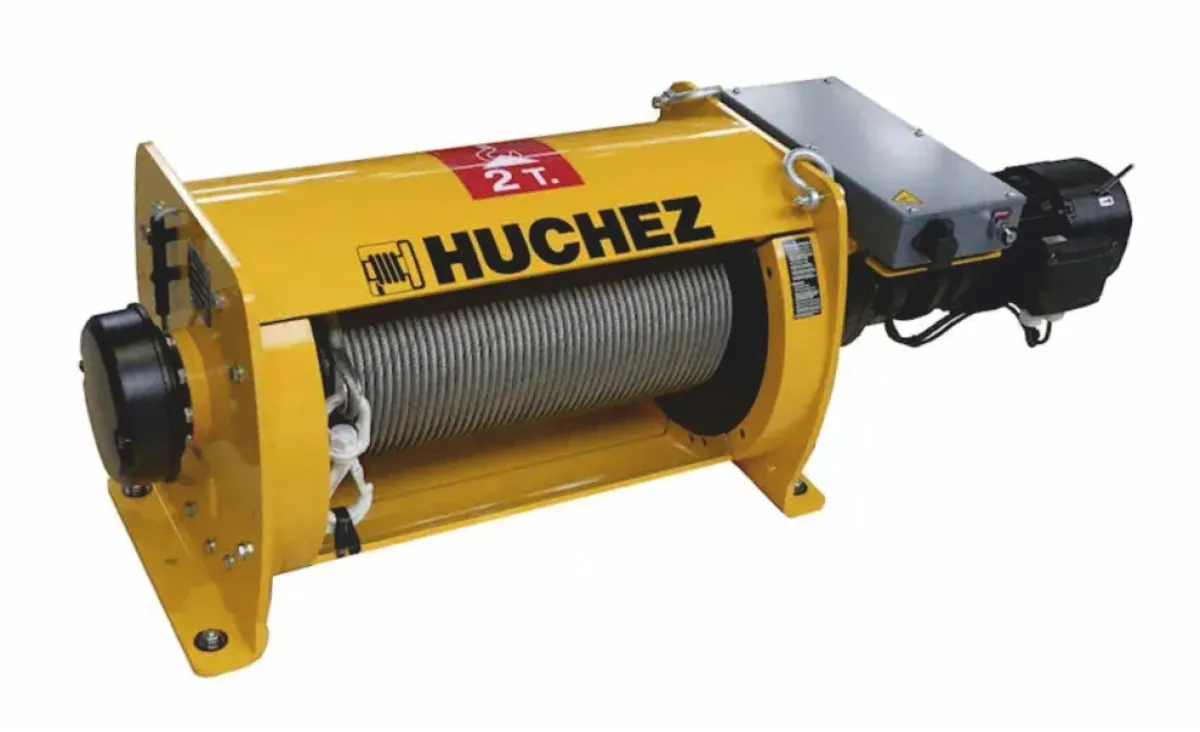 Huchez Industria BT párhuzamos motorelrendezésű csörlő | Texem Huchez Industria BT típusú, a kötéldob tengelyével párhuzamosan beépített motorral szerelt robusztus villamos emelőcsörlő | Texem